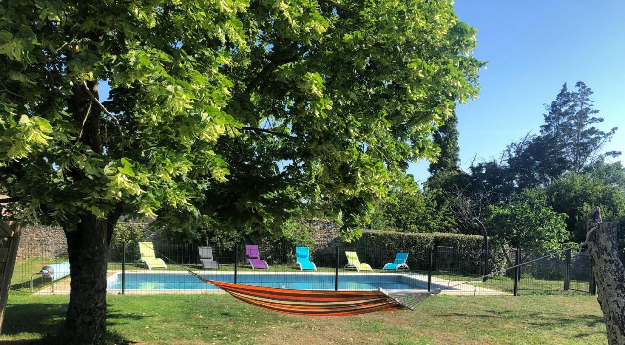 L'Enclos Bleu, Gite - Marais Poitevin Avec Piscine Chauffee Chaille-Les-Marais Bagian luar foto