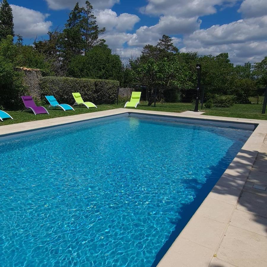 L'Enclos Bleu, Gite - Marais Poitevin Avec Piscine Chauffee Chaille-Les-Marais Bagian luar foto