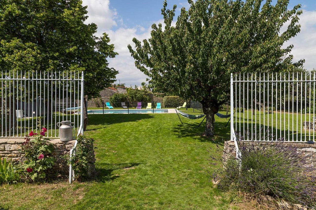 L'Enclos Bleu, Gite - Marais Poitevin Avec Piscine Chauffee Chaille-Les-Marais Bagian luar foto